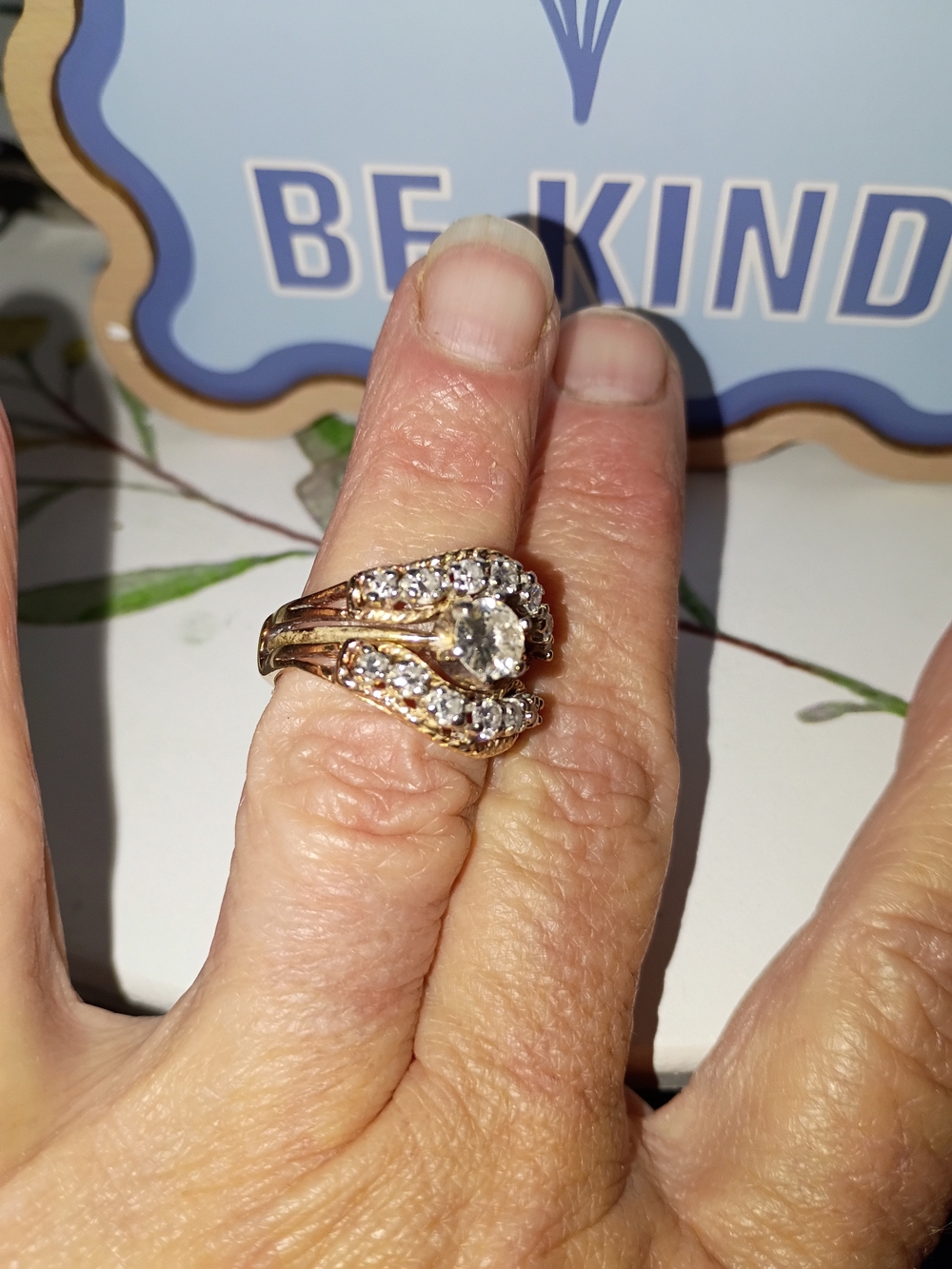 Beautiful Unique 14 Kt Gold Wedding Set - Picture 3 of 9